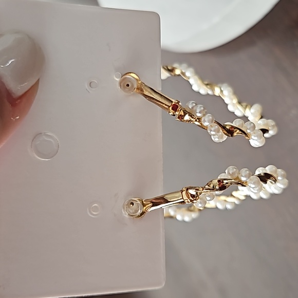 Pearl and Gold Twist Hoop Earrings - Picture 4 of 4